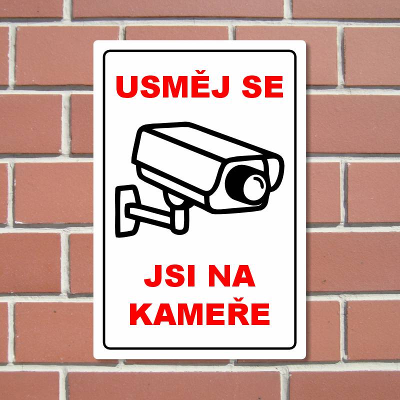 Cedulka "Usměj se, jsi na kameře" Velikost 100x150mm, bílá, var 11